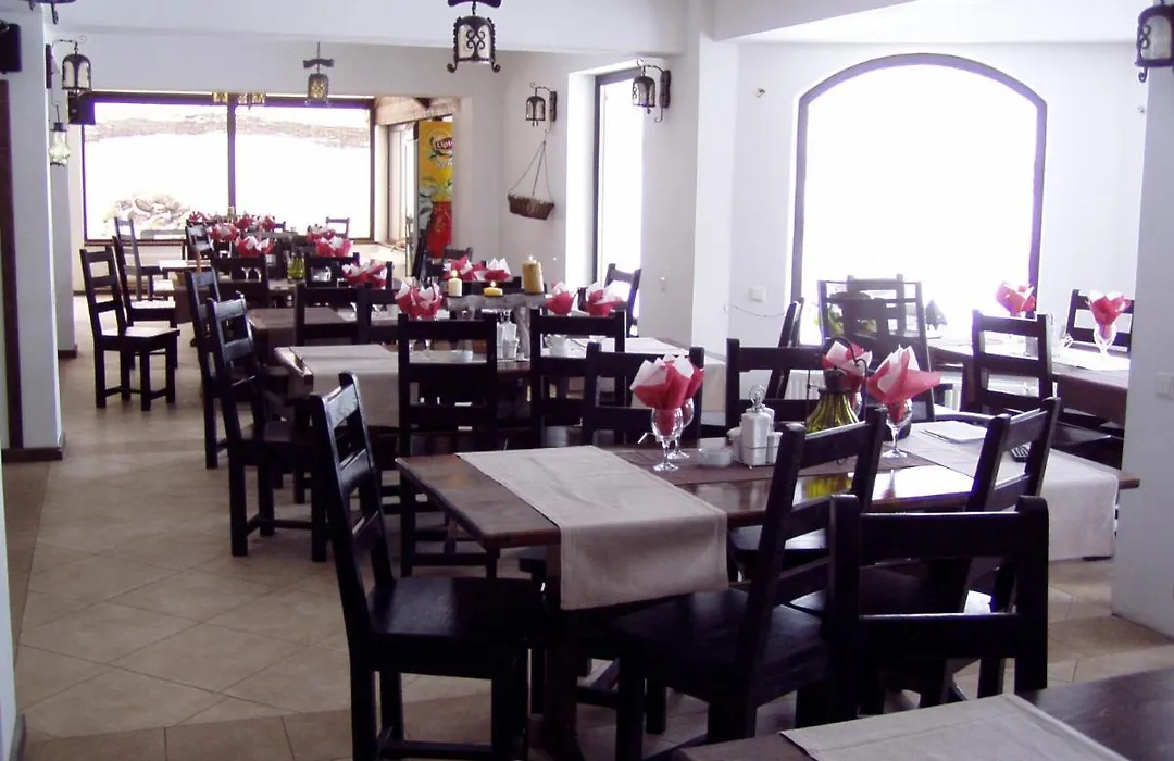 Taverna Pietrei Craiului-1